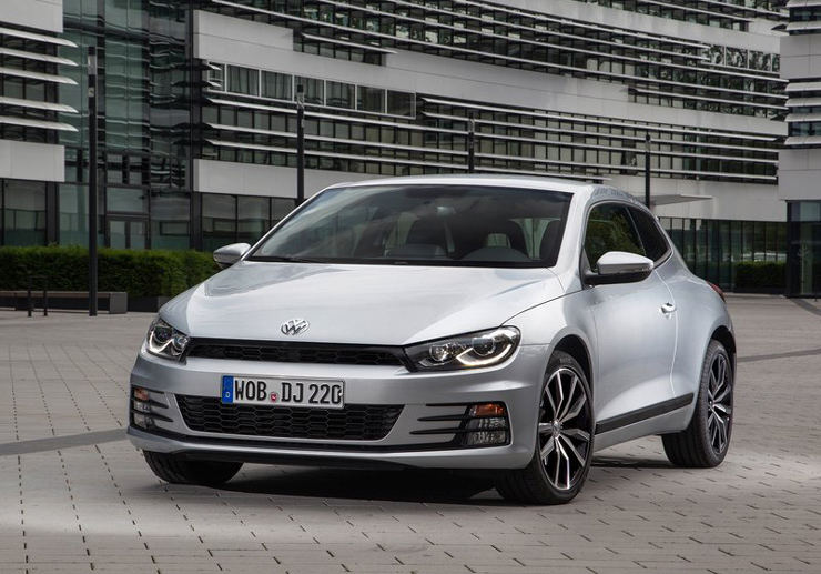 Αρκετά πεσμένη η κατηγορά των σπορ μοντέλων όπου στην πρώτη θέση βρέθηκε το VW Scirocco με 25 πωλήσεις. Ακολούθησε το Mini Coupe με 10 ενώ από 8 ταξινομήσεις είχαν τα Mini Roadster και Mini Cabrio.