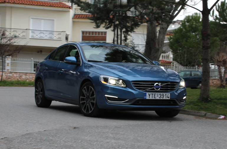 Το S60 με τον κινητήρα των 2.0 λίτρων εφοδιάζεται με αυτόματο κιβώτιο 8 σχέσεων