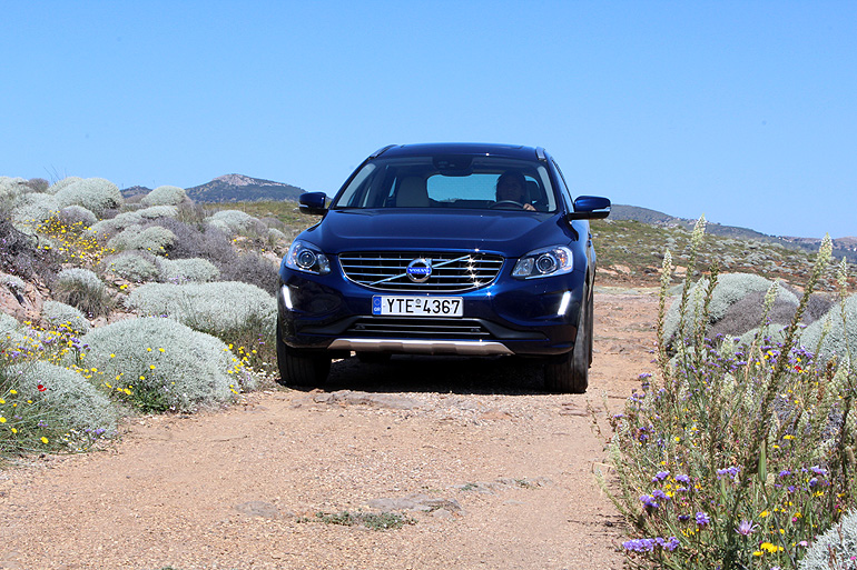 Το Volvo XC60 Ocean Race δείχνει πολύ 'μάτσο' SUV