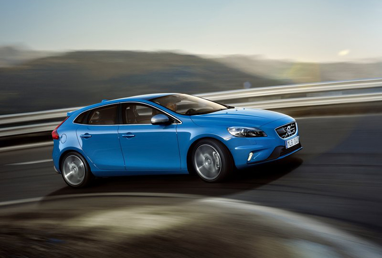 Το V40 είναι διαθέσιμο πλέον με κινητήρα 1.5 λίτρων, 152 ίππους και αυτόματο κιβώτιο 6 σχέσεων