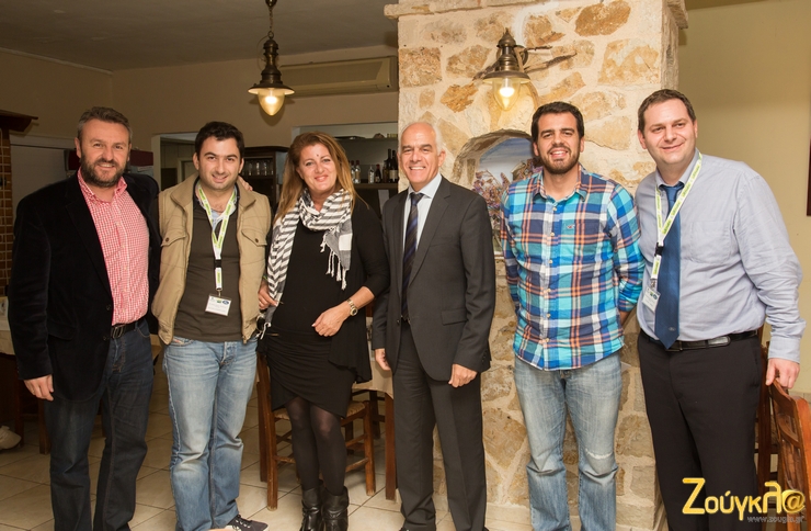 Το 2014 το zougla.gr μαζί με το Traction κατάφεραν να σημειώσουν την χαμηλότερη ποσοστιαία κατανάλωση σε αυτοκίνητο της Ford. Αναμνηστική φωτογραφία με τους νικητές!!!