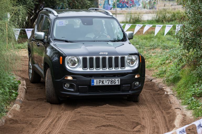 Είναι φοβερό το πόσο άνετα κινείται στην άμμο...