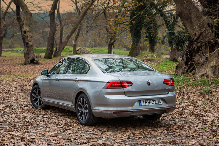 Φώτα τεχνολογίας LED στο πίσω μέρος του νέου Passat