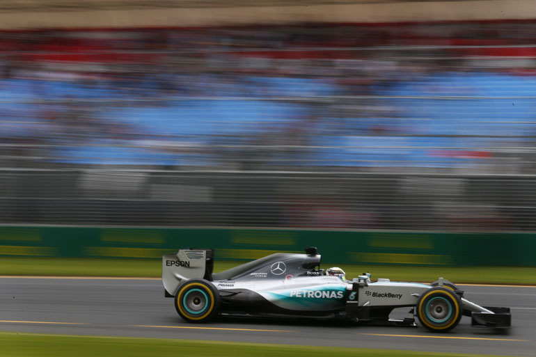 Σαρωτική στον πρώτο αγώνα η Mercedes σημείωσε το απόλυτο 1-2