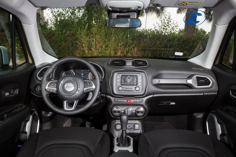 Το εσωτερικό του Jeep Renegade...