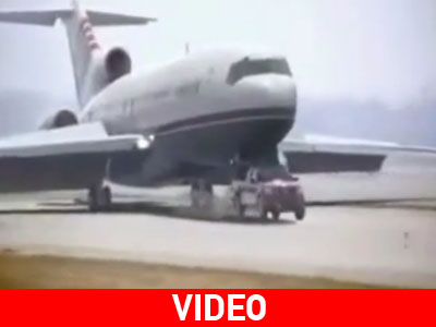 Αεροπλάνο προσγειώθηκε με τη βοήθεια ενός αγροτικού αυτοκινήτου