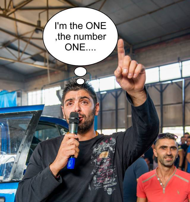 Ο ιδιοκτήτης του Nissan Almera μες στην τρελή χαρά!!!