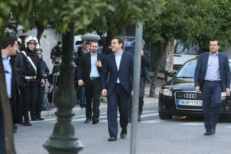 Ο Πρωθυπουργός Αλέξης Τσίπρας μπορεί ο ίδιος να μην θέλει να κυκλοφορεί με θωρακισμένο αυτοκίνητο όμως είναι απαραίτητο...