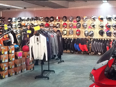 Bazaar με αξεσουάρ και είδη ένδυσης μοτοσικλετών Suzuki Bazaar με αξεσουάρ και είδη ένδυσης μοτοσικλετών Suzuki