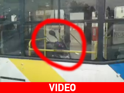 Μετέφερε μηχανάκι μέσα σε λεωφορείο της ΕΘΕΛ