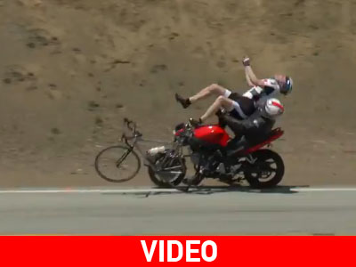 Μοτοσικλέτα χτυπάει δύο ποδηλάτες