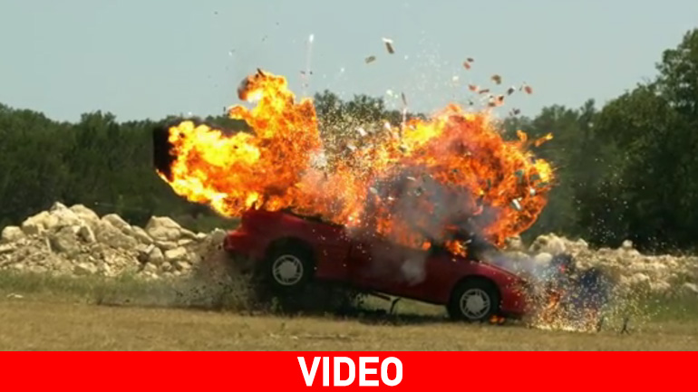 Δείτε σε αργή κίνηση πως γίνεται έκρηξη σε ένα αυτοκίνητο…