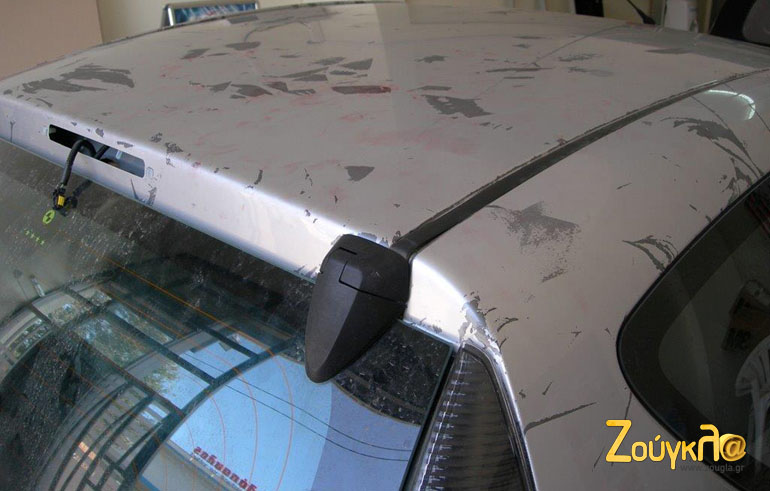 Το χρώμα του αυτοκινήτου καταστράφηκε ολοκληρωτικά...