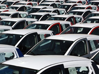 Πτώση στις πωλήσεις καινούργιων αυτοκινήτων