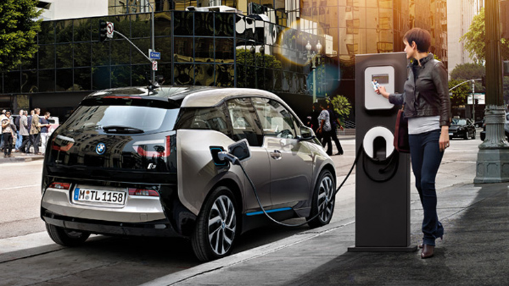 Το ηλεκτρικό BMW i3 φορτίζει από μί απλή πρίζα!
