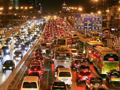 Πάνω από 300 εκατομμύρια οδηγοί κυκλοφορούν στην Κίνα