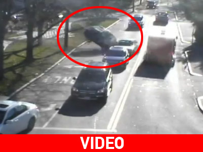 Ήρθε από το… πουθενά και τους τράκαρε Ήρθε από το… πουθενά και τους τράκαρε