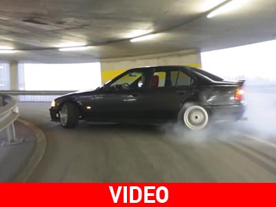 Drift-άροντας σε πάρκινγκ αυτοκινήτων…