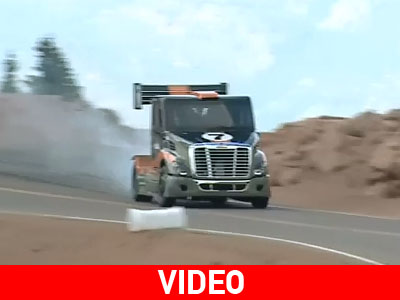 Οδήγησε φορτηγό 2.400 ίππων με το… πλάι