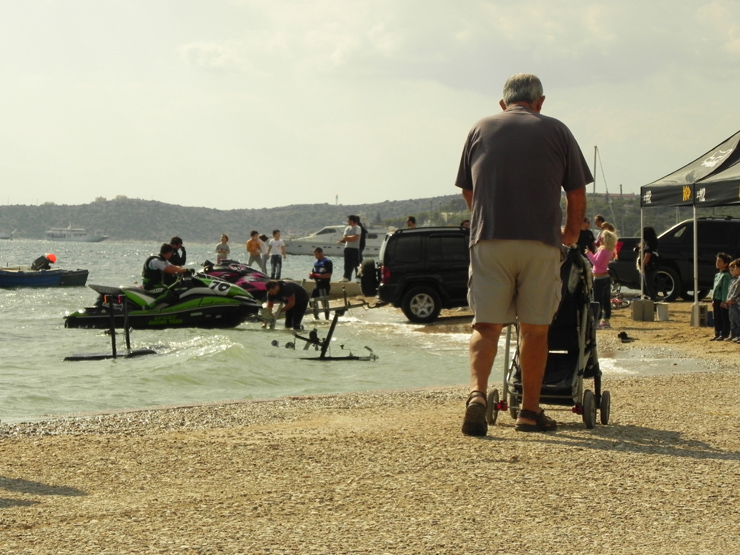 Μία βόλτα τo Σαββατοκύριακο στην παραλία της Νέας Περάμου ήταν η καλύτερη επιλογή...