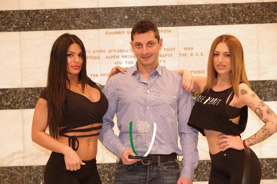 O Γιώργος Κίτσος με το έπαθλο από την κατάκτηση του πρωταθλήματος 2014...