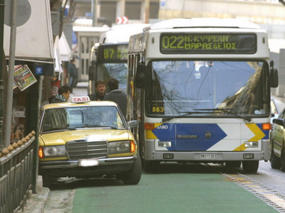 Εντατικοί έλεγχοι της Τροχαίας για παραβάσεις σε λεωφορειόδρομους