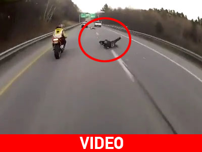 Απίστευτη «βούτα» με μοτοσικλέτα