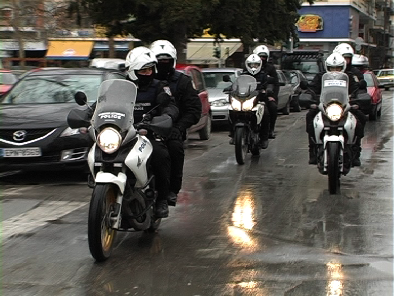 Όταν βρέχει και οι μοτοσικλέτες δεν έχουν τα κατάλληλα ελαστικά είναι λογικό να μην μπορεί να αντιμετωπιστεί άμεσα το κάθε πρόβλημα που θα προκύψει...