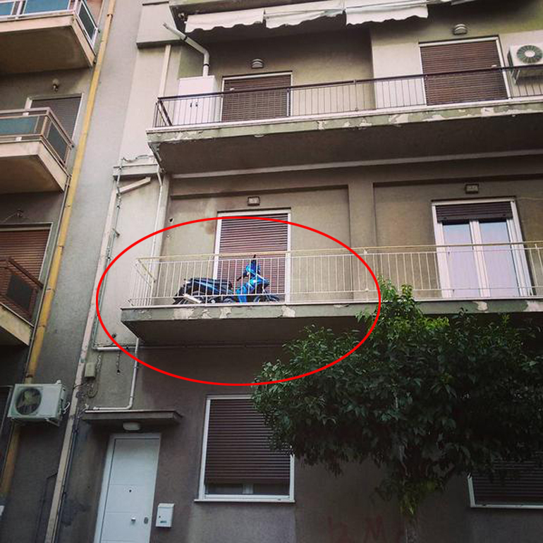 Τι σκέφτηκε ο άνθρωπος για να γλιτώσει - προφανώς - από επίδοξους ληστές!!!