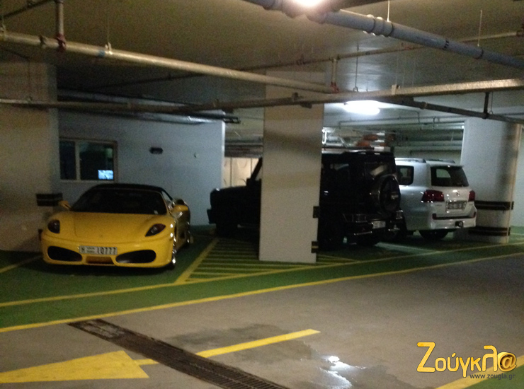 Μία Ferrari και μερικά τετρακίνητα πανάκριβα αυτοκίνητα...
