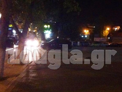 Παράτησε το αμάξι στην… πλατεία!!!