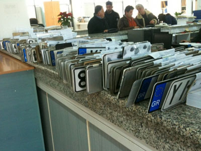 Παράταση για τέλη κυκλοφορίας και πινακίδες