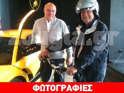 Ο Μίμης Πλέσσας με ηλεκτρικό ποδήλατο!