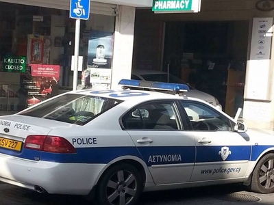 Το περιπολικό στάθμευσε σε θέση για αναπήρους…