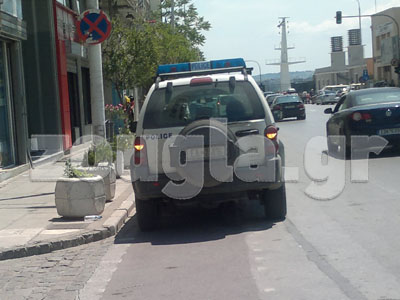 Πάρκαραν το περιπολικό στον ποδηλατόδρομο…