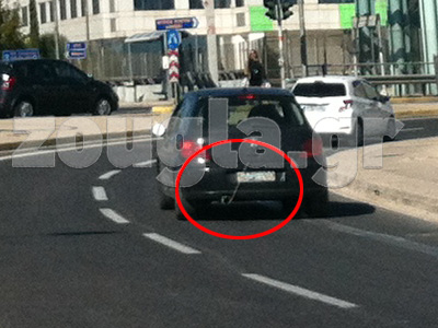 Έδεσε την εξάτμιση στο πορτ μπαγκάζ!!!