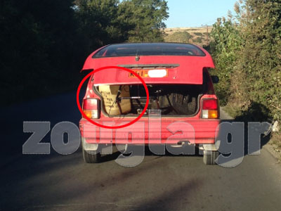 Αυτοκίνητο του Δήμου μεταφέρει βενζίνη σε μπιτόνια…