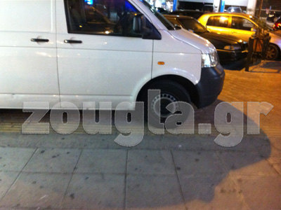 Παράνομα παρκαρισμένος και πάνω στον «διάδρομο» για τυφλούς