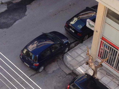 Κλασικό παρκάρισμα που εγκυμονεί κινδύνους…