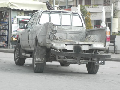 Στο δρόμο με… μισοδιαλυμένο αυτοκίνητο