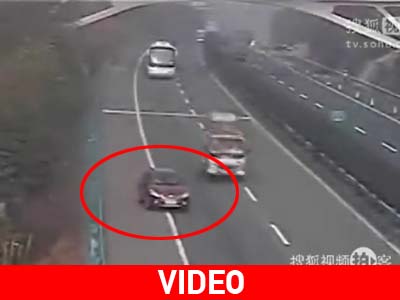 Γυναίκα οδηγεί ανάποδα σε εθνικό δρόμο για 2 χιλιόμετρα… Γυναίκα οδηγεί ανάποδα σε εθνικό δρόμο για 2 χιλιόμετρα…