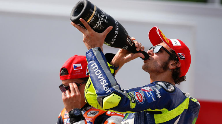 Εθισμένος στην… σαμπάνια ο Valentino Rossi