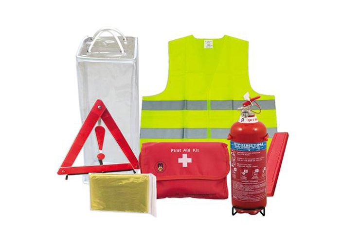 Ελέγξτε αν το αυτοκίνητο σας εφοδιάζεται με φαρμακείο, τρίγωνο, φωσφοριζέ γιλέκο και φυσικά πυροσβεστήρα. Όλα αυτά είναι απαραίτητα και... αχρείαστα να είναι!