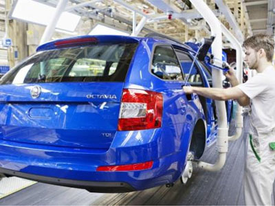 Skoda: Αύξησε την παραγωγή από 800 σε 1.200 αυτοκίνητα την ημέρα