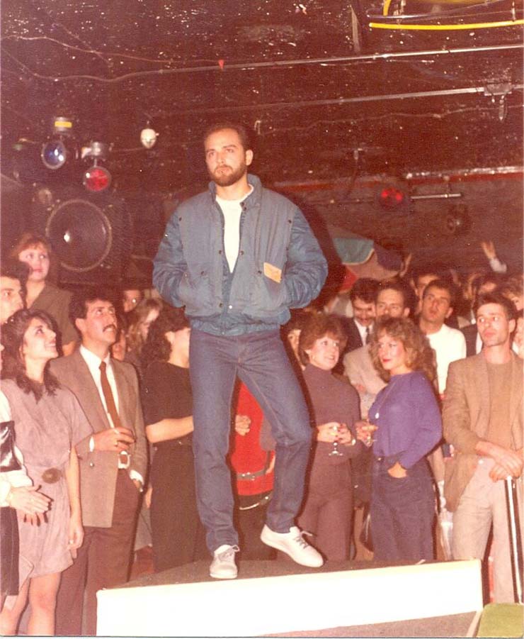 Και αυτός είναι ο Σωτήρης Ρόκκος του... χθες όταν κάποτε στην Αμερική έκανε ακόμα και πασαρέλα!!! Τελικά τον κέρδισε η ταχύτητα...