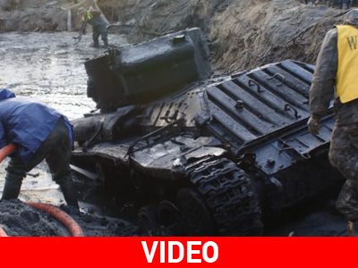 Ακόμα και τα τανκς βουλιάζουν στους… βάλτους