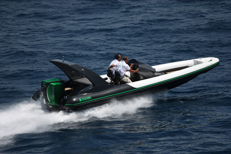 Η νέα Evinrude G2 300 είναι διαθέσιμη ανάλογα με το χρώμα που επιθυμεί ο πελάτης!