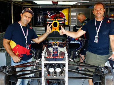 Ελληνικό χρώμα στο γκαράζ της Red Bull Ελληνικό χρώμα στο γκαράζ της Red Bull