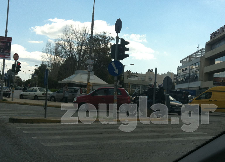 Εικόνα από κεντρικό δρόμο της Αθήνας και με πολύ κίνηση...