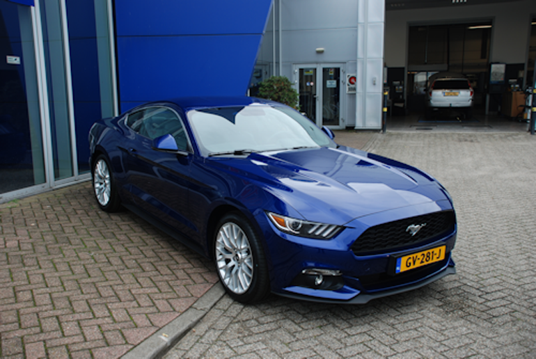 Το πρώτο Ford Mustang που κυκλοφόρησε στις 27 Αυγούστου στην Ολλανδία...